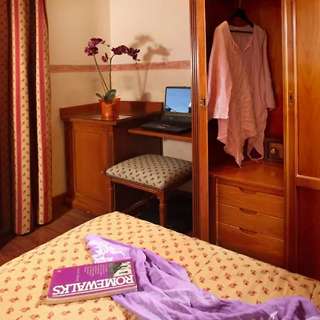 Alessandrino Hotell 3*